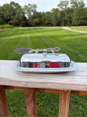Vintage IRVINWARE Silver Plated Butter Dish With Butter Knife